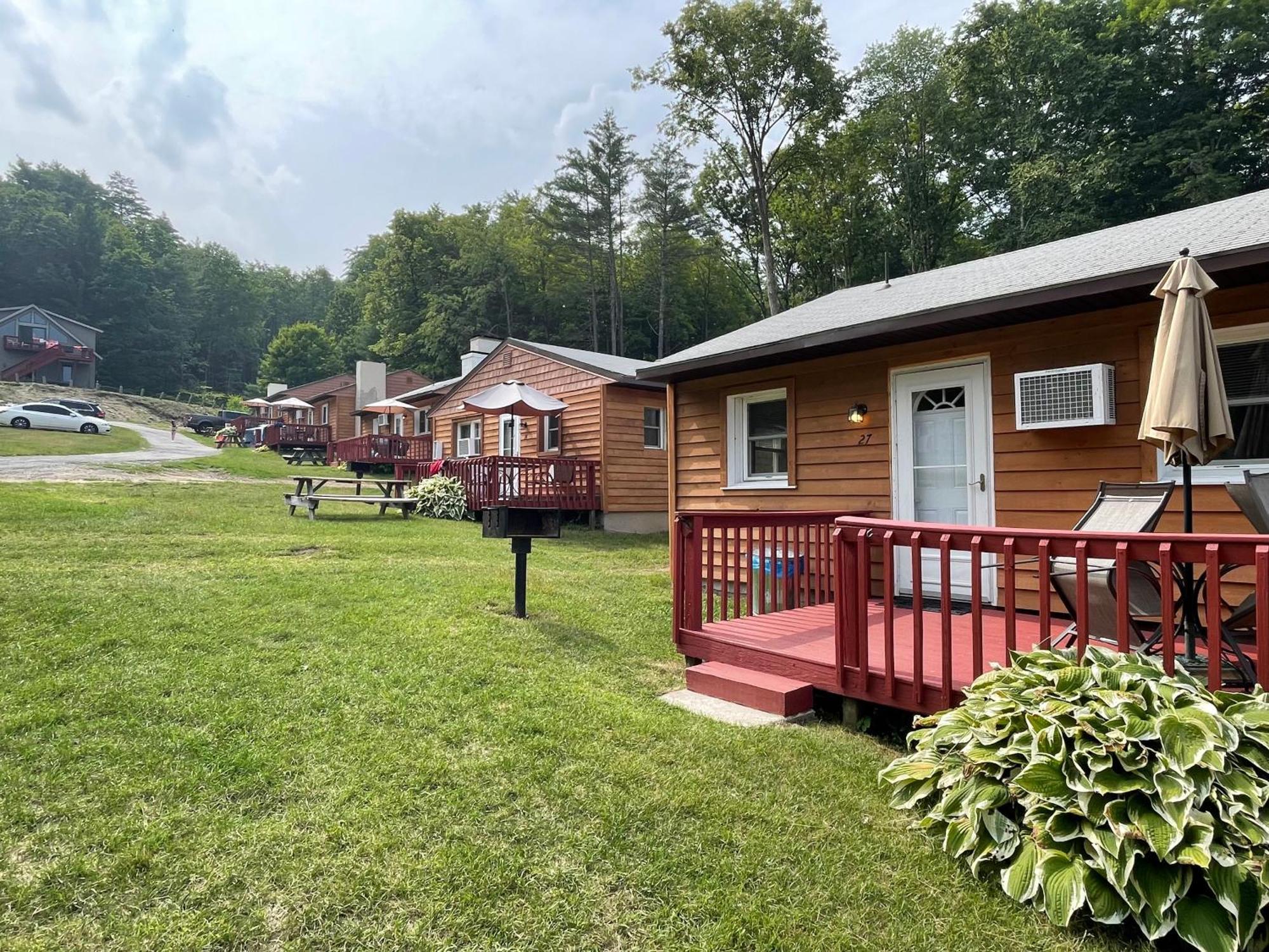 Hill View Motel And Cottages 레이크 헤오르헤 외부 사진