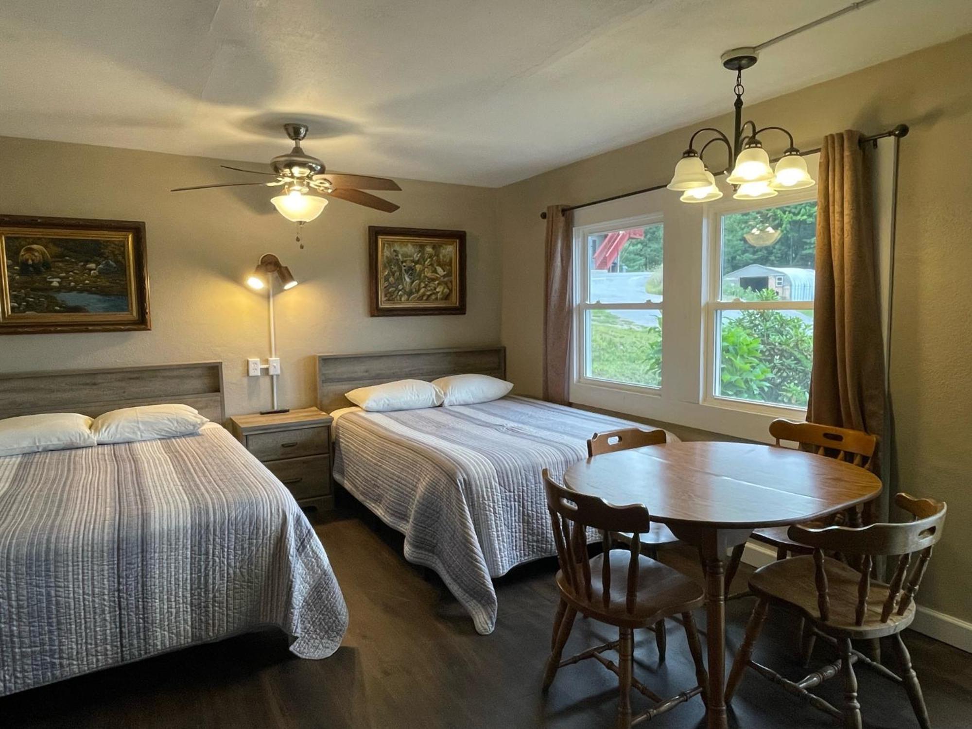 Hill View Motel And Cottages 레이크 헤오르헤 객실 사진