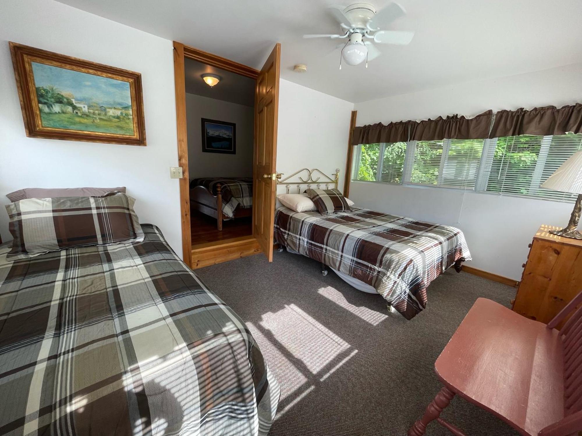 Hill View Motel And Cottages 레이크 헤오르헤 객실 사진