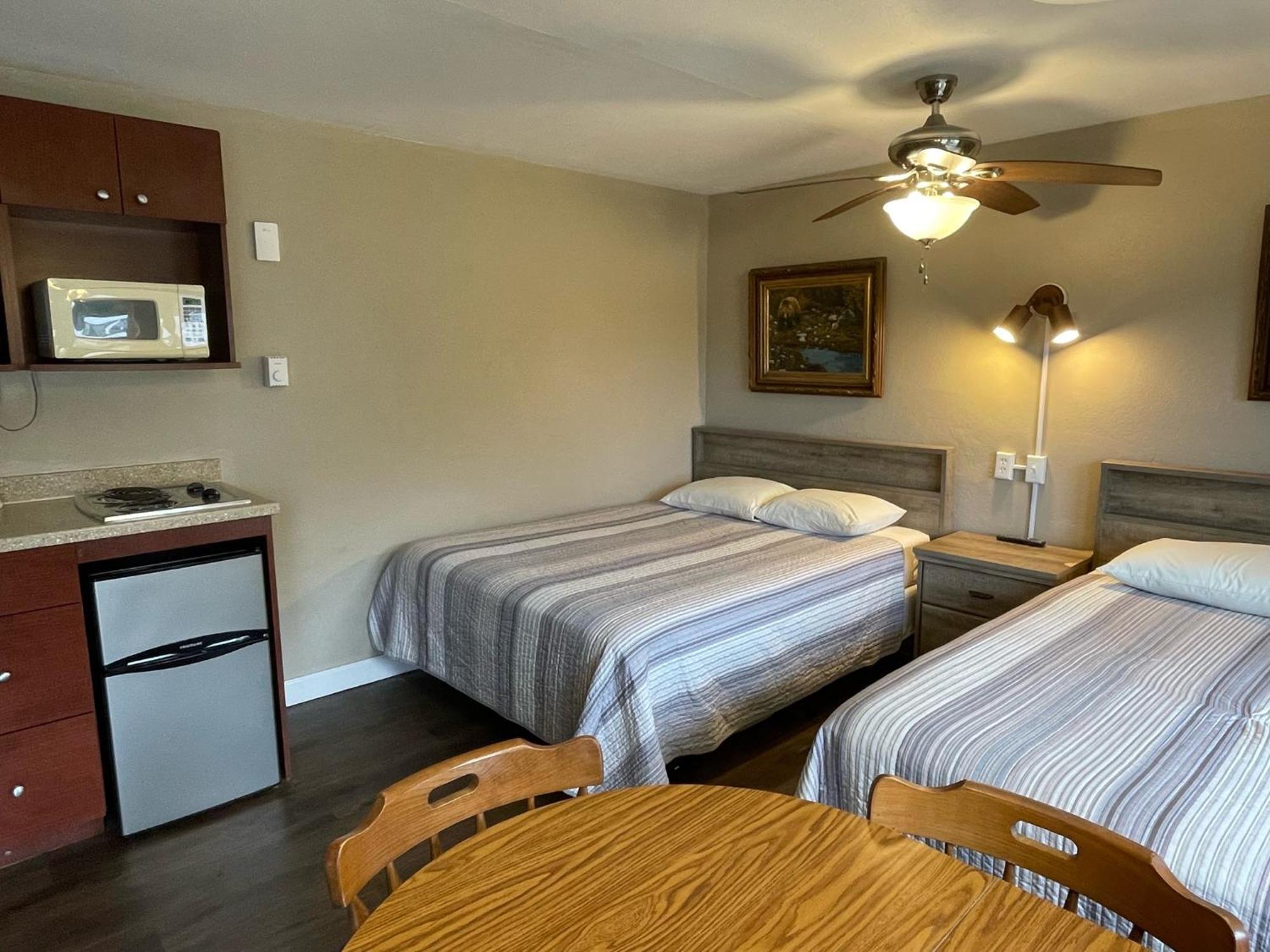 Hill View Motel And Cottages 레이크 헤오르헤 객실 사진
